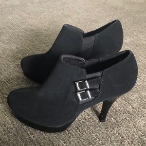 Fioni Heeled Booties, Size 6.